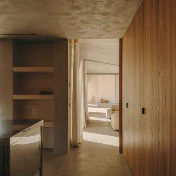 Skye Maunsell Studio + Jordi Veciana + Juan Gurrea Rumeu - Casa TD (Salva López + simone Marcolin)