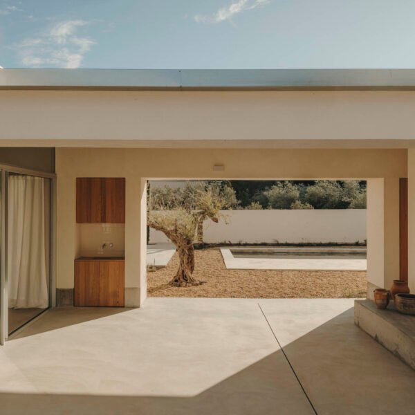 Skye Maunsell Studio + Jordi Veciana + Juan Gurrea Rumeu - Casa TD (Salva López + simone Marcolin)