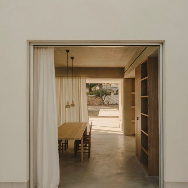 Skye Maunsell Studio + Jordi Veciana + Juan Gurrea Rumeu - Casa TD (Salva López + simone Marcolin)