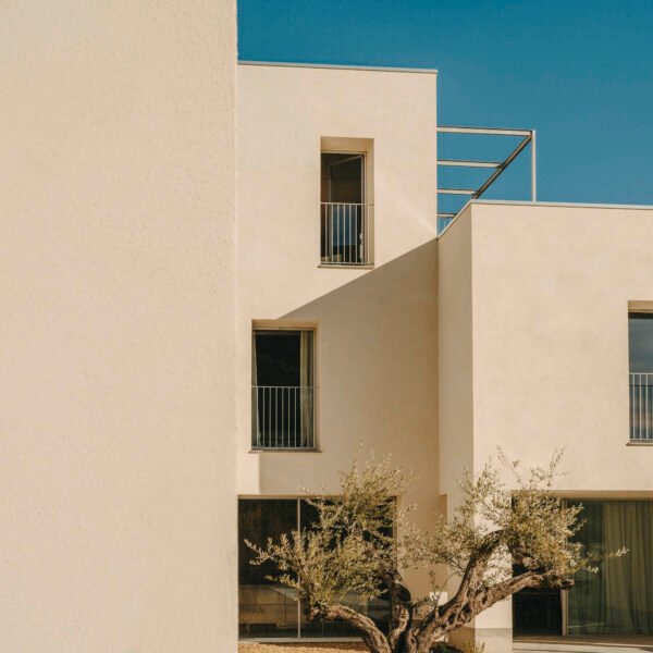Skye Maunsell Studio + Jordi Veciana + Juan Gurrea Rumeu - Casa TD (Salva López + simone Marcolin)