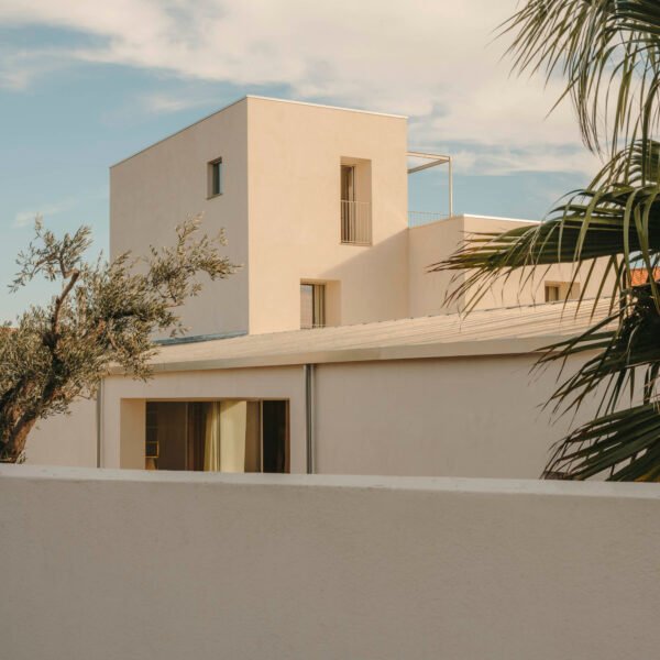 Skye Maunsell Studio + Jordi Veciana + Juan Gurrea Rumeu - Casa TD (Salva López + simone Marcolin)
