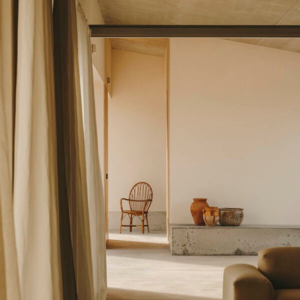 Skye Maunsell Studio + Jordi Veciana + Juan Gurrea Rumeu - Casa TD (Salva López + simone Marcolin)