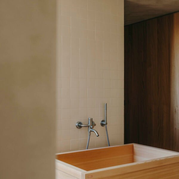 Skye Maunsell Studio + Jordi Veciana + Juan Gurrea Rumeu - Casa TD (Salva López + simone Marcolin)