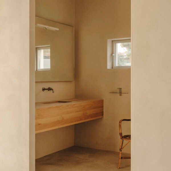 Skye Maunsell Studio + Jordi Veciana + Juan Gurrea Rumeu - Casa TD (Salva López + simone Marcolin)