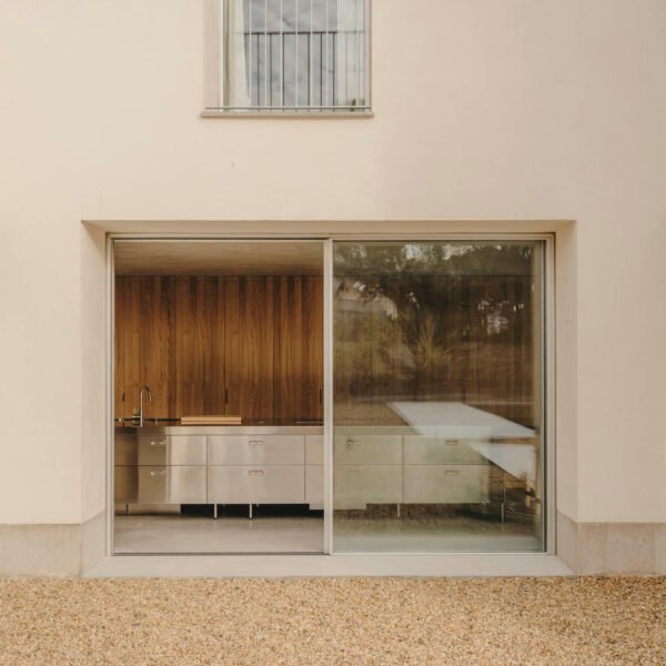 Skye Maunsell Studio + Jordi Veciana + Juan Gurrea Rumeu - Casa TD (Salva López + simone Marcolin)