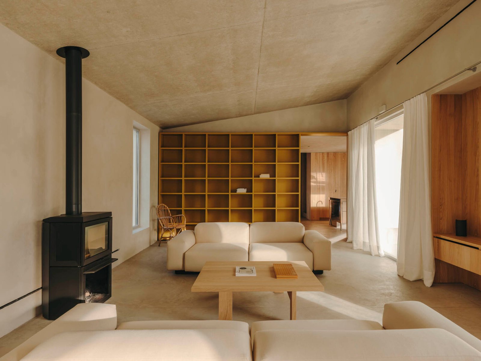Skye Maunsell Studio + Jordi Veciana + Juan Gurrea Rumeu - Casa TD (Salva López + simone Marcolin)