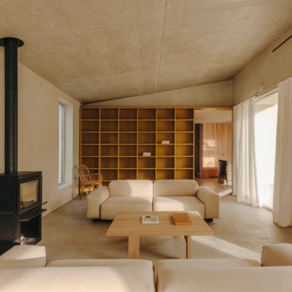 Skye Maunsell Studio + Jordi Veciana + Juan Gurrea Rumeu - Casa TD (Salva López + simone Marcolin)