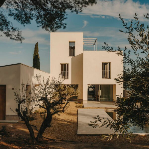 Skye Maunsell Studio + Jordi Veciana + Juan Gurrea Rumeu - Casa TD (Salva López + simone Marcolin)