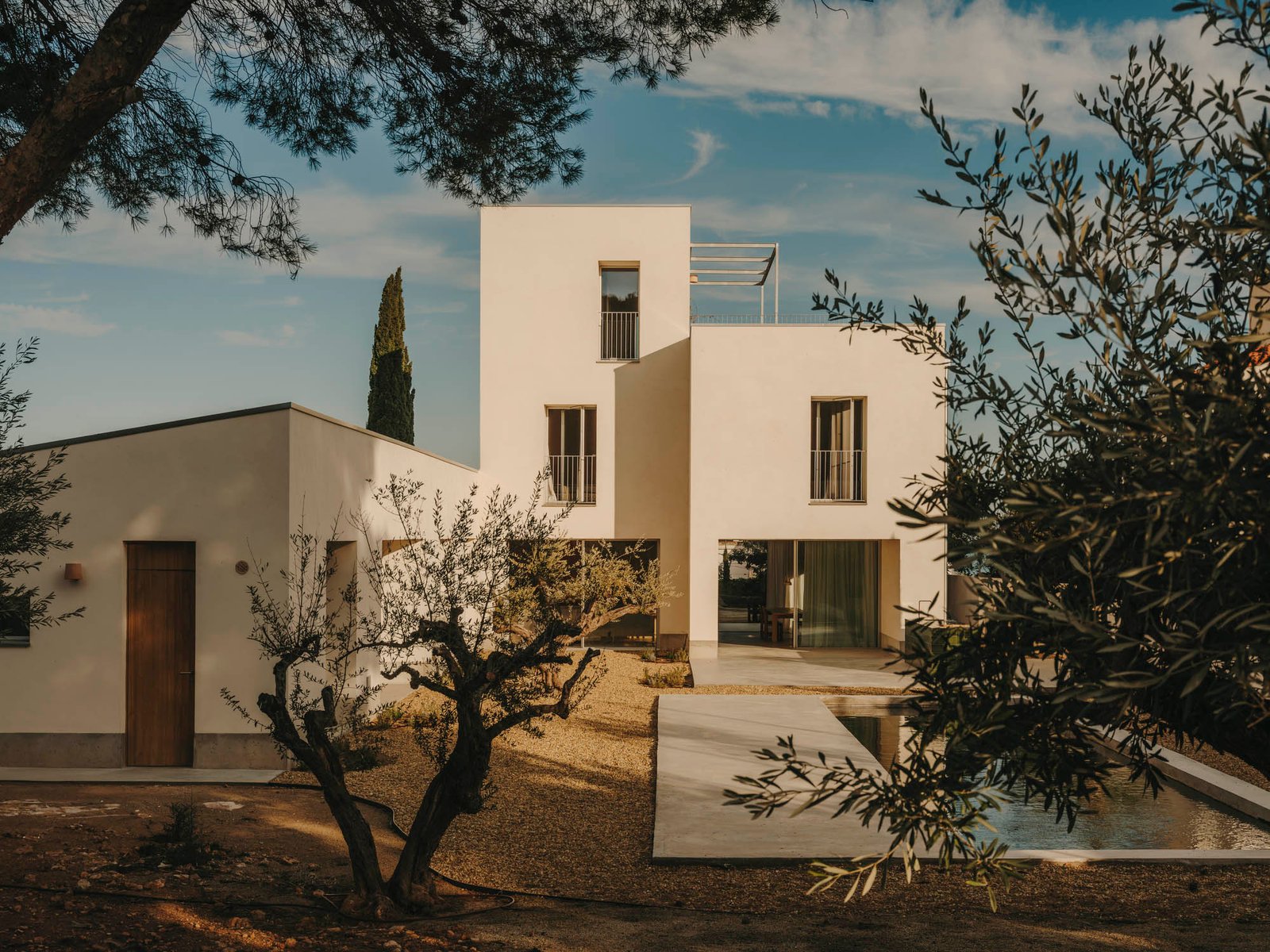 Skye Maunsell Studio + Jordi Veciana + Juan Gurrea Rumeu - Casa TD (Salva López + simone Marcolin)