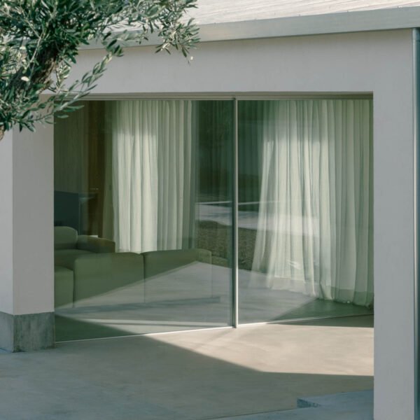 Skye Maunsell Studio + Jordi Veciana + Juan Gurrea Rumeu - Casa TD (Salva López + simone Marcolin)
