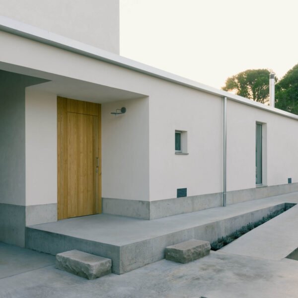 Skye Maunsell Studio + Jordi Veciana + Juan Gurrea Rumeu - Casa TD (Salva López + simone Marcolin)