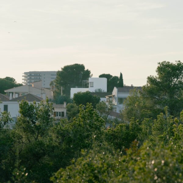 Skye Maunsell Studio + Jordi Veciana + Juan Gurrea Rumeu - Casa TD (Salva López + simone Marcolin)