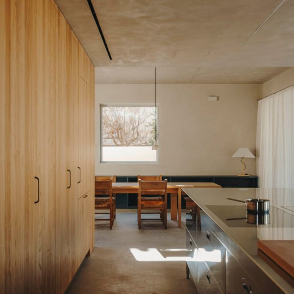 Skye Maunsell Studio + Jordi Veciana + Juan Gurrea Rumeu - Casa TD (Salva López + simone Marcolin)