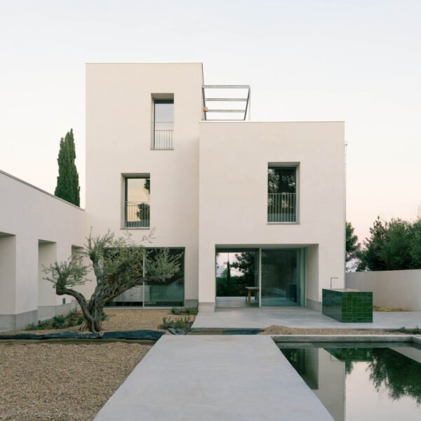 Skye Maunsell Studio + Jordi Veciana + Juan Gurrea Rumeu - Casa TD (Salva López + simone Marcolin)