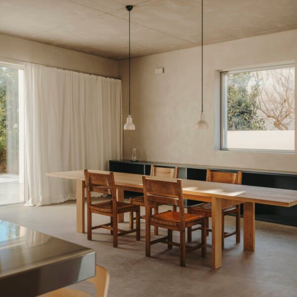 Skye Maunsell Studio + Jordi Veciana + Juan Gurrea Rumeu - Casa TD (Salva López + simone Marcolin)