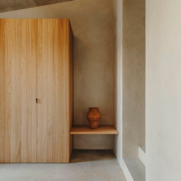 Skye Maunsell Studio + Jordi Veciana + Juan Gurrea Rumeu - Casa TD (Salva López + simone Marcolin)