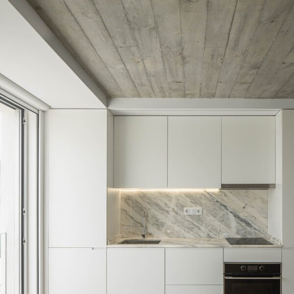 Tiago Leitão - Edificio en Matosinhos (Ivo Tavares Studio)