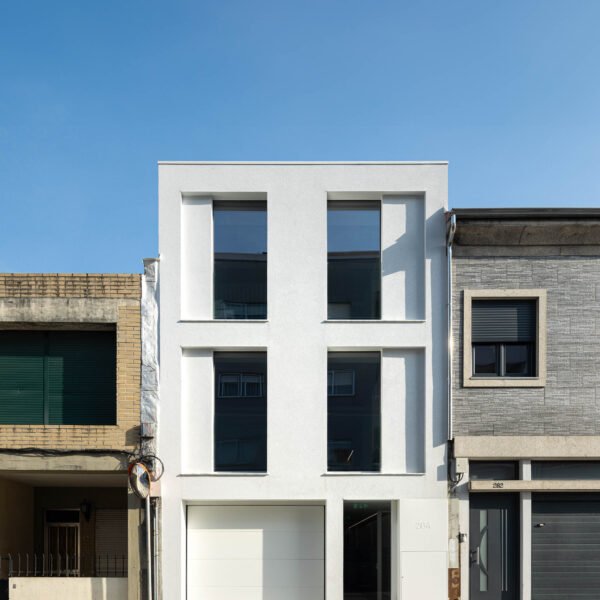 Tiago Leitão - Edificio en Matosinhos (Ivo Tavares Studio)