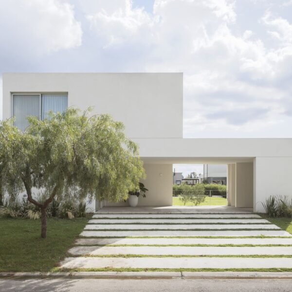 Anibal Bizzotto + Bruno Sirabo - Casa en Santa Emilia (Albano García)