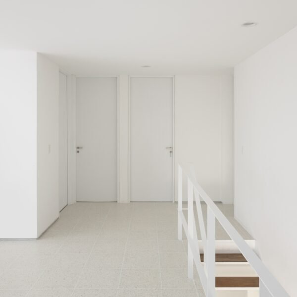 Anibal Bizzotto + Bruno Sirabo - Casa en Santa Emilia (Albano García)