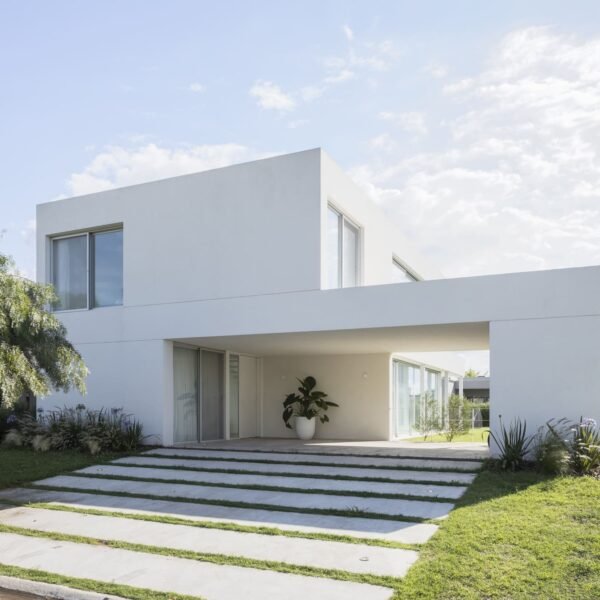 Anibal Bizzotto + Bruno Sirabo - Casa en Santa Emilia (Albano García)
