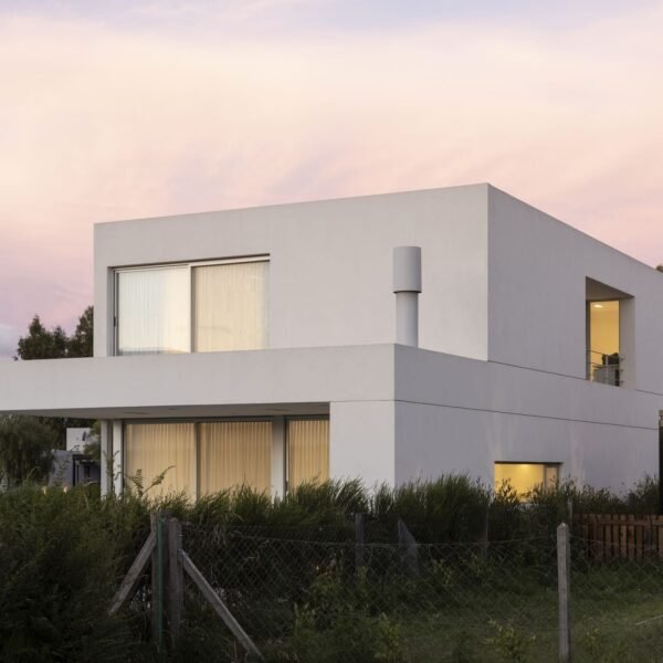 Anibal Bizzotto + Bruno Sirabo - Casa en Santa Emilia (Albano García)