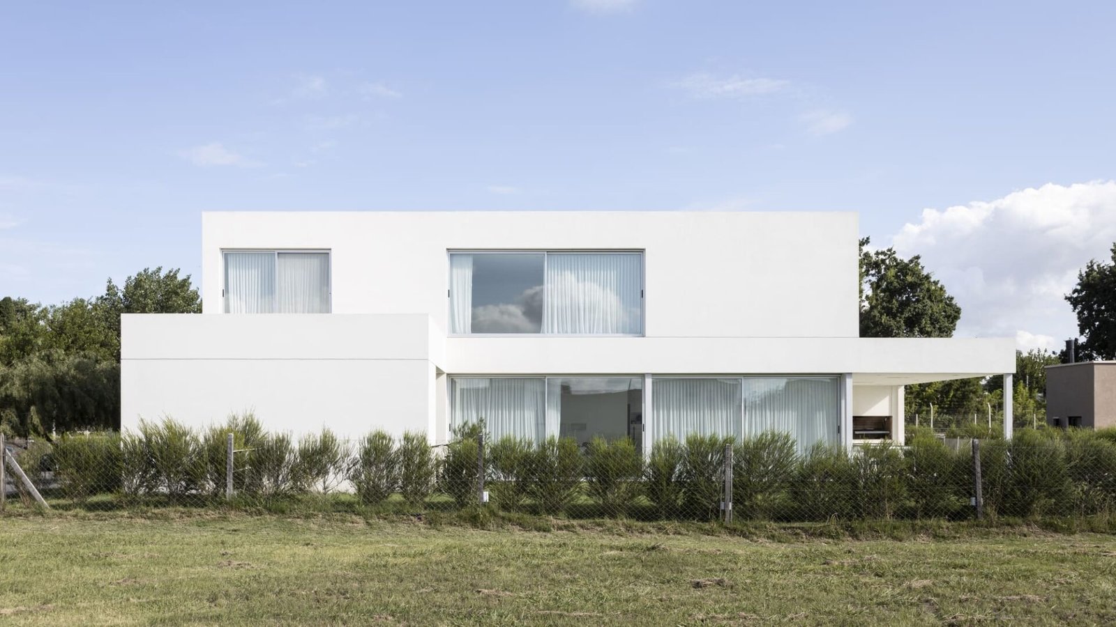 Anibal Bizzotto + Bruno Sirabo - Casa en Santa Emilia (Albano García)