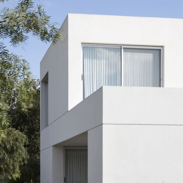 Anibal Bizzotto + Bruno Sirabo - Casa en Santa Emilia (Albano García)