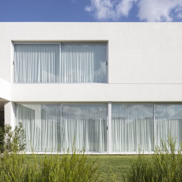 Anibal Bizzotto + Bruno Sirabo - Casa en Santa Emilia (Albano García)