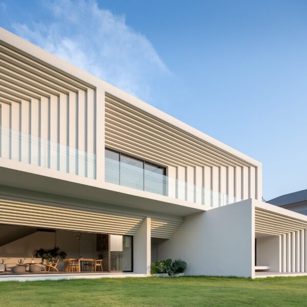 WARchitect - Residencia empotrada (Rungkit Charoenwat)