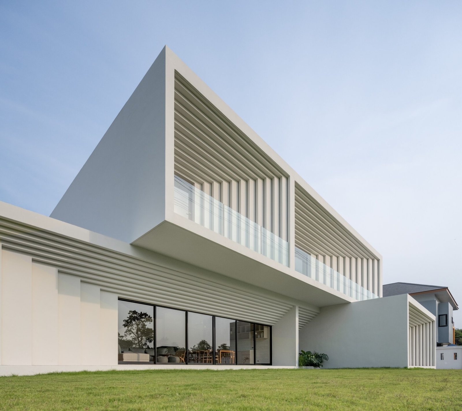 WARchitect - Residencia empotrada (Rungkit Charoenwat)