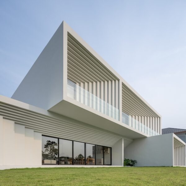 WARchitect - Residencia empotrada (Rungkit Charoenwat)