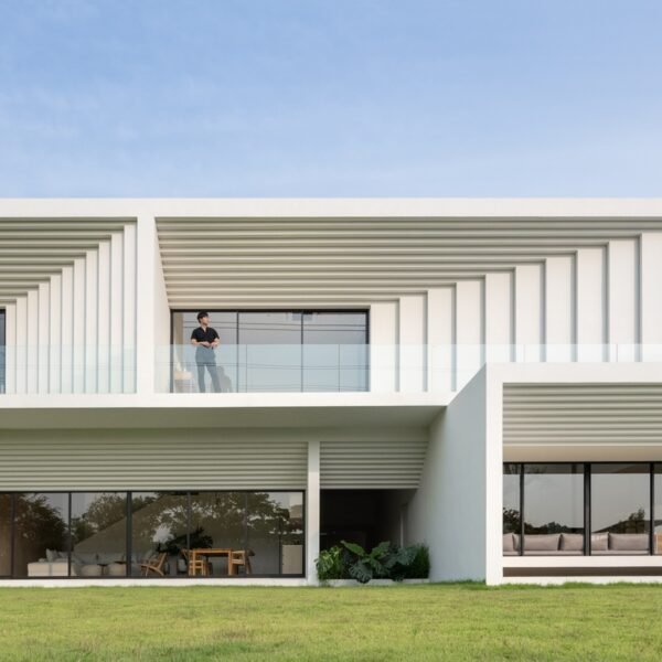 WARchitect - Residencia empotrada (Rungkit Charoenwat)
