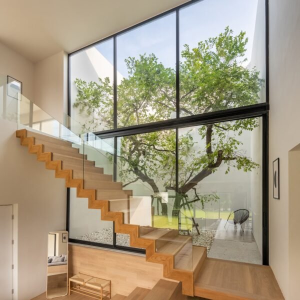WARchitect - Residencia empotrada (Rungkit Charoenwat)