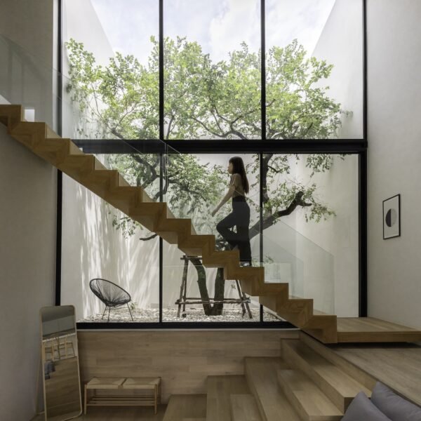 WARchitect - Residencia empotrada (Rungkit Charoenwat)