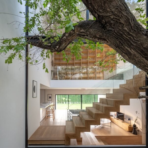 WARchitect - Residencia empotrada (Rungkit Charoenwat)