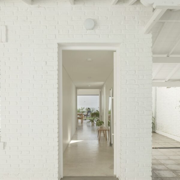 Di Marco + Robles Arquitectos - Casa Florida (Bruto Studio)