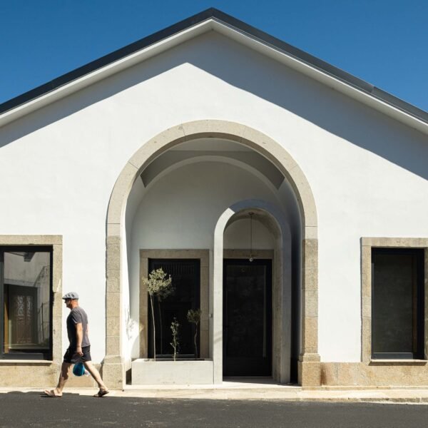 Tiago Castro Sousa - Casa Arco (Ivo Tavares Studio)