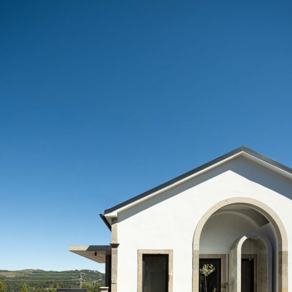 Tiago Castro Sousa - Casa Arco (Ivo Tavares Studio)
