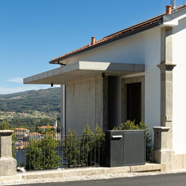 Tiago Castro Sousa - Casa Arco (Ivo Tavares Studio)