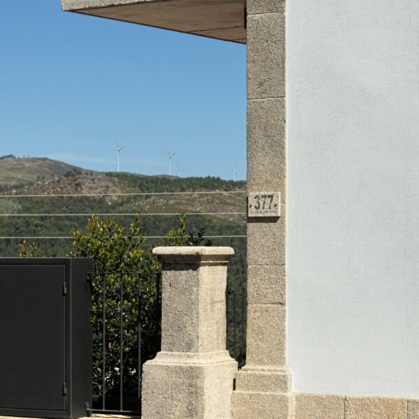 Tiago Castro Sousa - Casa Arco (Ivo Tavares Studio)