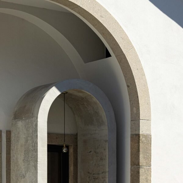 Tiago Castro Sousa - Casa Arco (Ivo Tavares Studio)