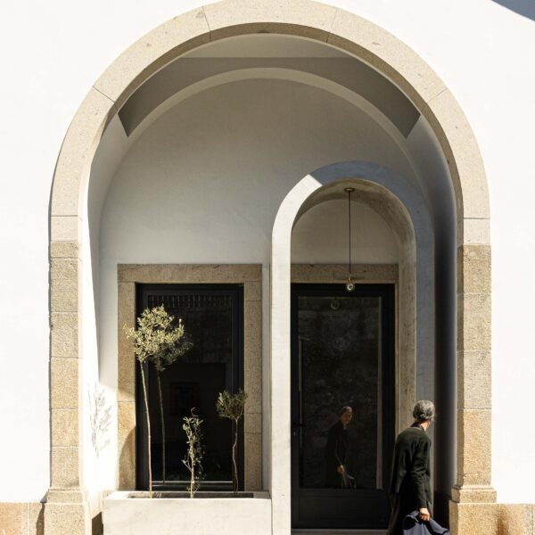 Tiago Castro Sousa - Casa Arco (Ivo Tavares Studio)