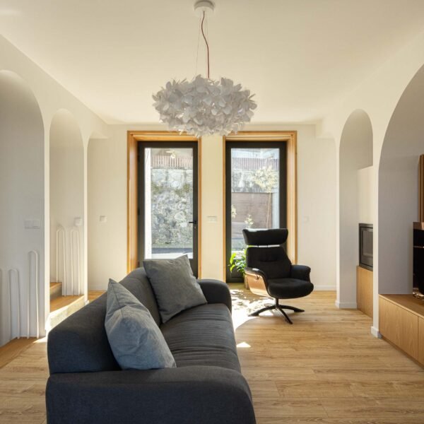 Tiago Castro Sousa - Casa Arco (Ivo Tavares Studio)
