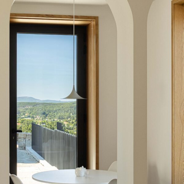 Tiago Castro Sousa - Casa Arco (Ivo Tavares Studio)