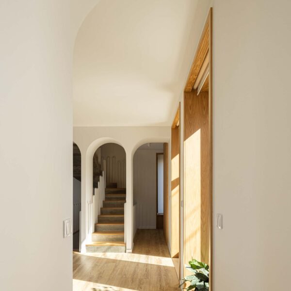 Tiago Castro Sousa - Casa Arco (Ivo Tavares Studio)