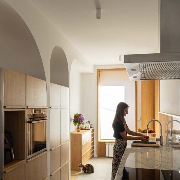 Tiago Castro Sousa - Casa Arco (Ivo Tavares Studio)
