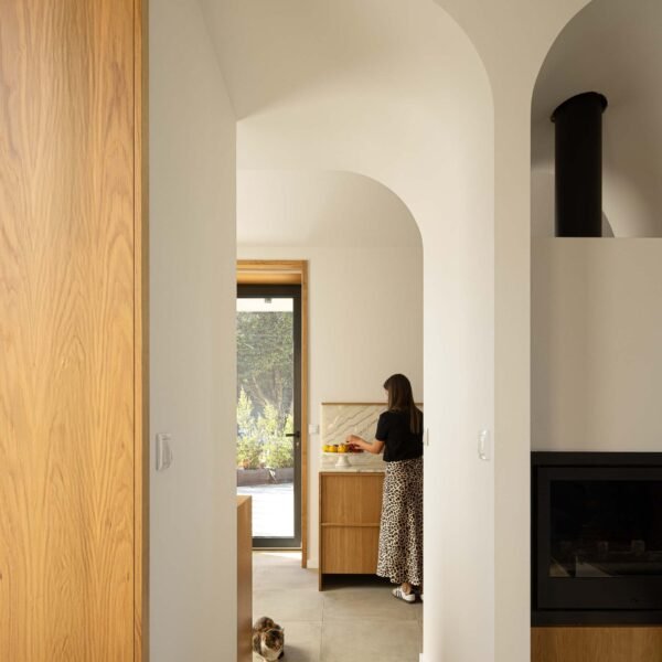 Tiago Castro Sousa - Casa Arco (Ivo Tavares Studio)