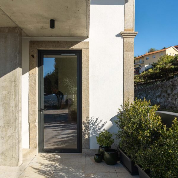 Tiago Castro Sousa - Casa Arco (Ivo Tavares Studio)