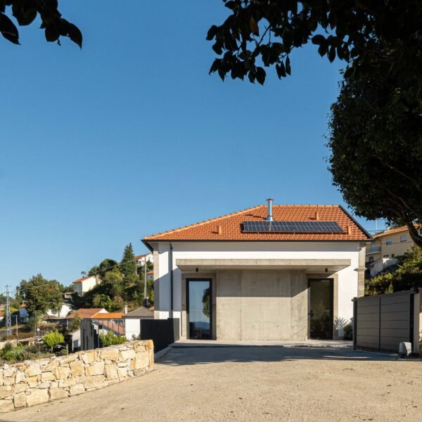 Tiago Castro Sousa - Casa Arco (Ivo Tavares Studio)